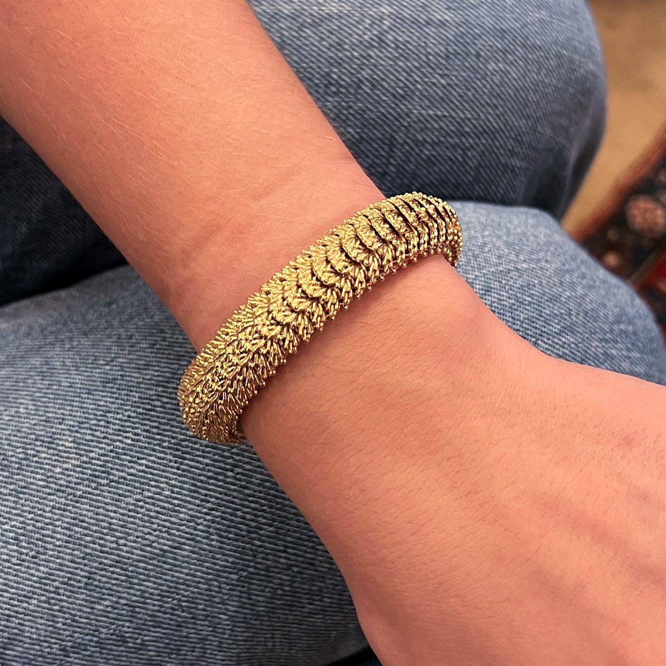 Gold Scalloped Bombe Link Bracelet