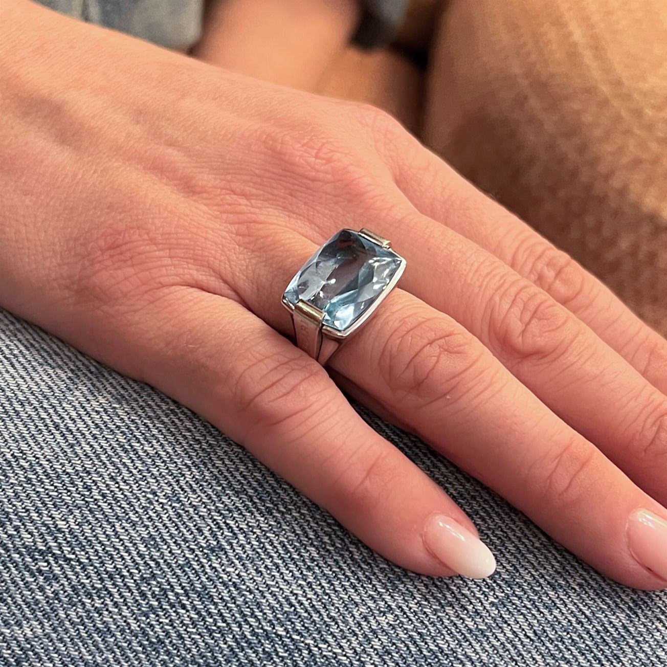 Bulgari Metropolis Blue Topaz White Gold Ring