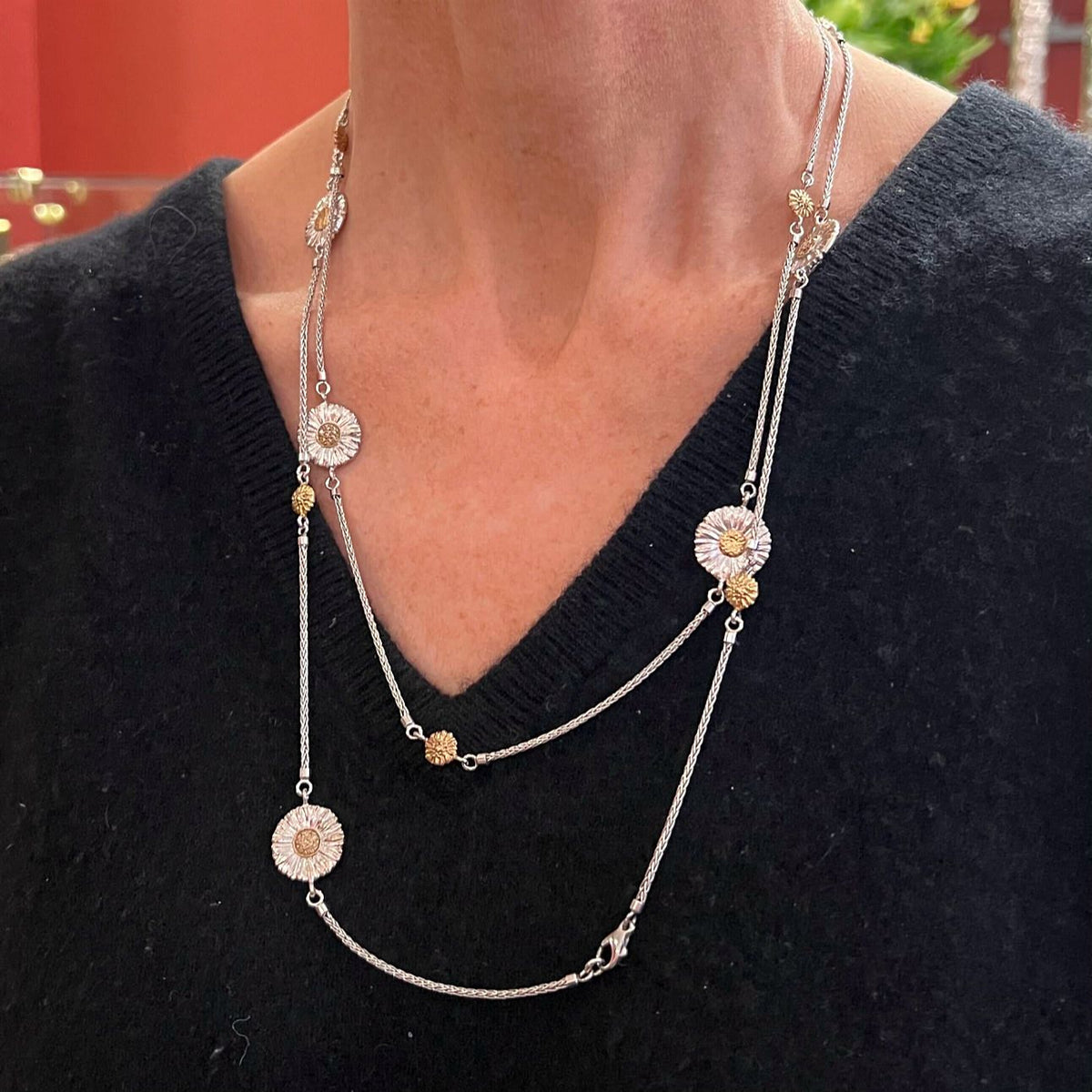 Buccellati Blossoms Daisy Silver Colored Diamond Necklace