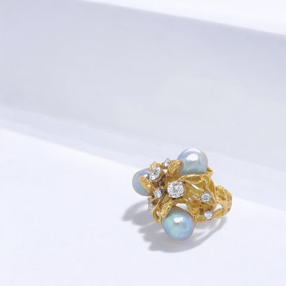 La Triomphe Abstract Pearl Diamond Gold Ring